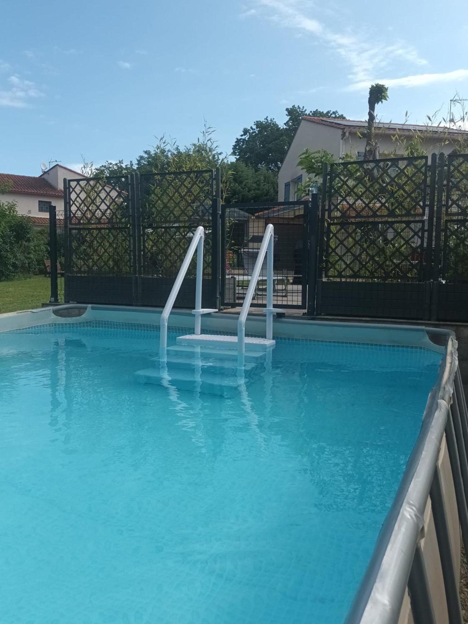 Gîte ma vie là avec jacuzzi privatif Saint-Julien-de-Cassagnas Exterior foto